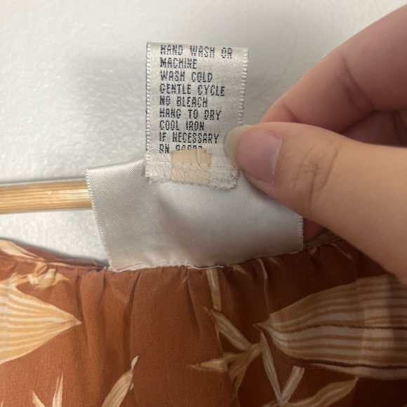 Vintage Diane Von Furtsenburg brown and tan printed scoop neck blouse silk 1X - Picture 3 of 4